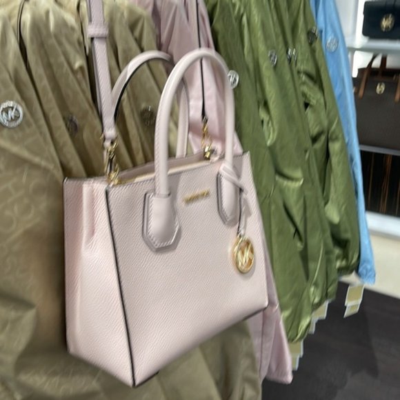 Michael Kors Mercer Medium Leather Messenger Powder Blush - Picture 12 of 16